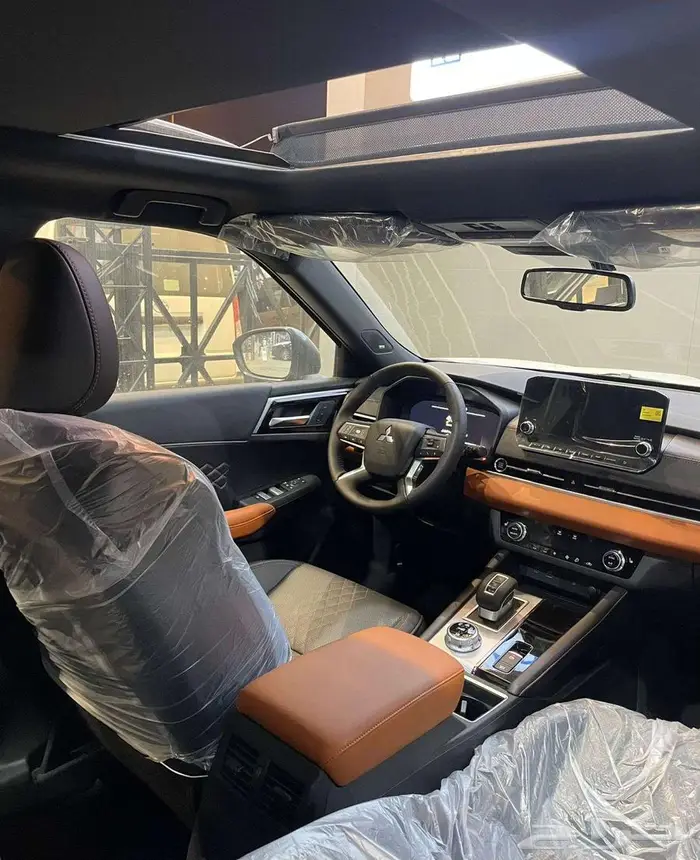 ميتسوبيشي اوتلاندر دبل نص فل و فل و بلاك سام 2025. 7