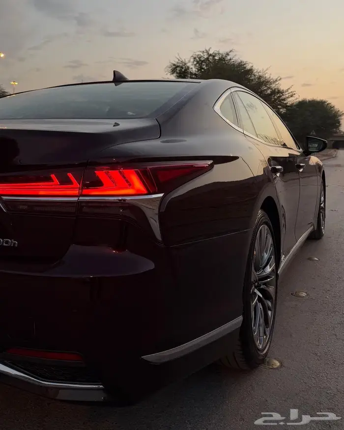 للبيع لكزس LS500H 8