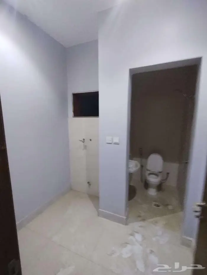 شقة روف للايجار حي الربوة 7