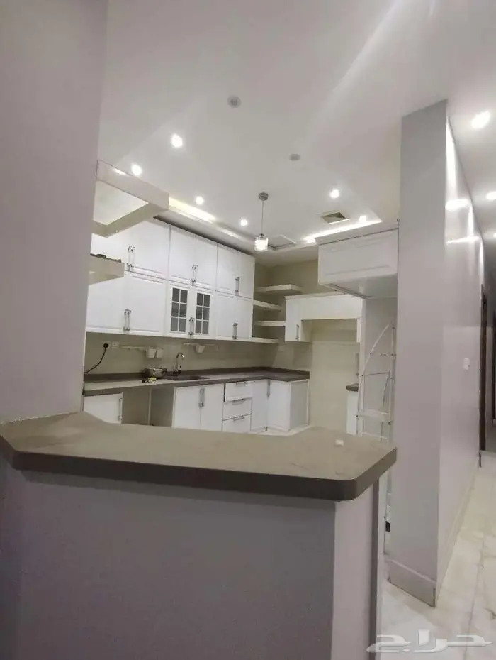 شقة روف للايجار حي الربوة 13