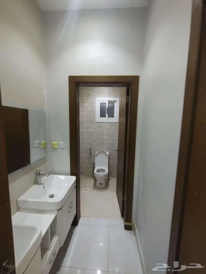 شقة روف للايجار حي الربوة 15