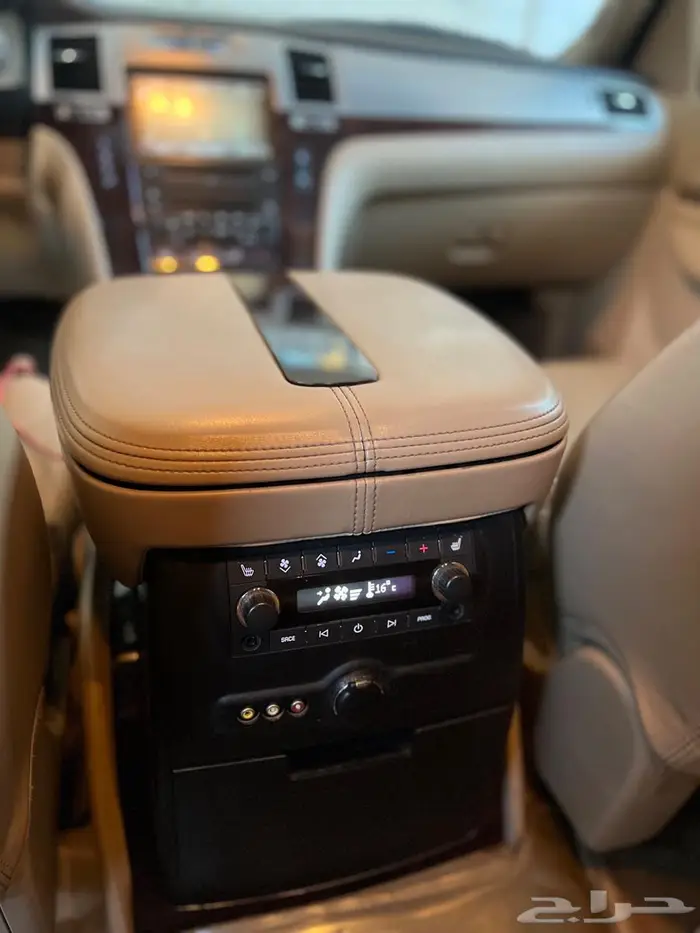 للبيع جمس اسكاليد نظيف جدا  2010 11