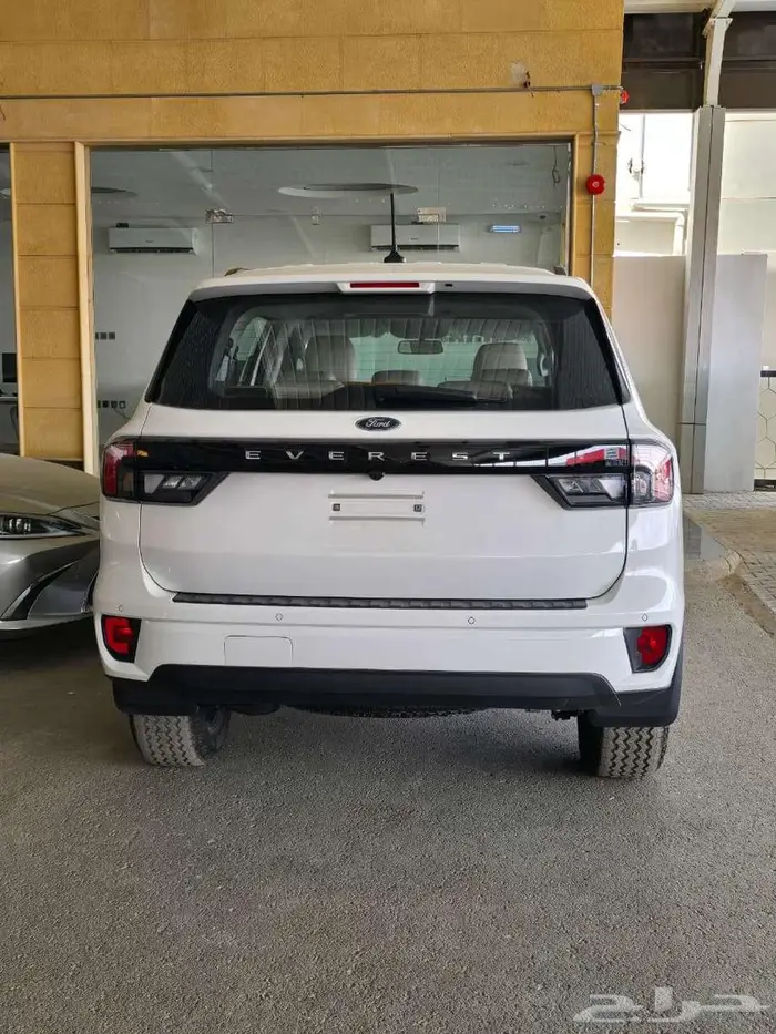 فورد ايفريست ديزل ستاندر 2024 متوفر لدى الحسن 5