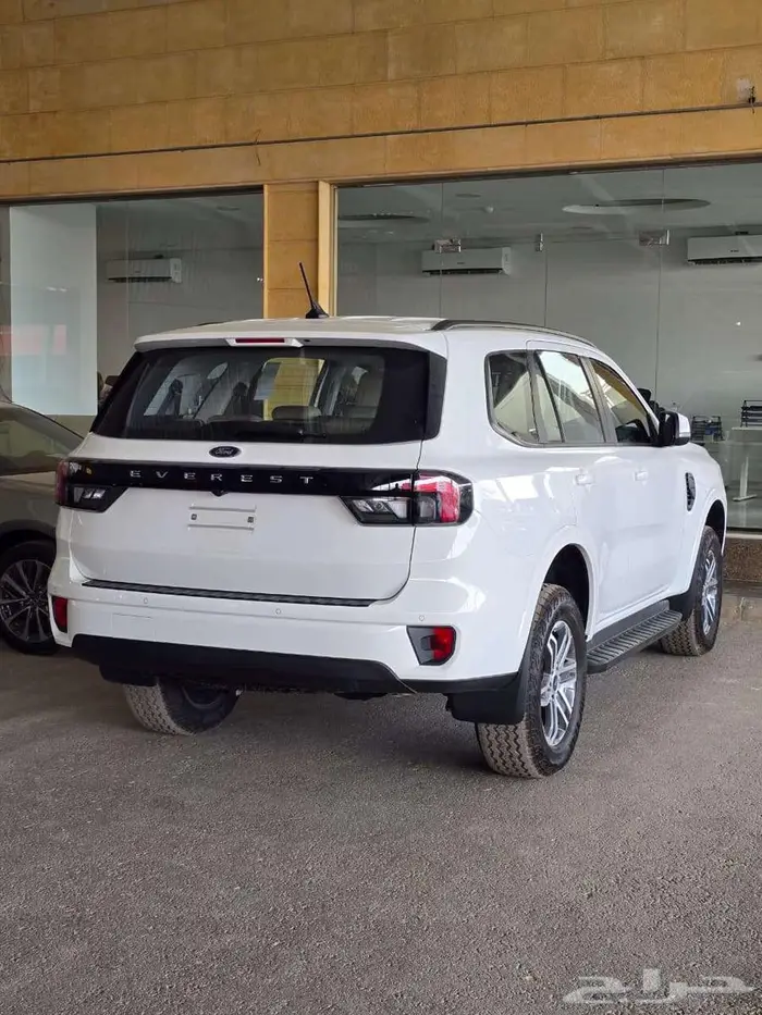 فورد ايفريست ديزل ستاندر 2024 متوفر لدى الحسن 4