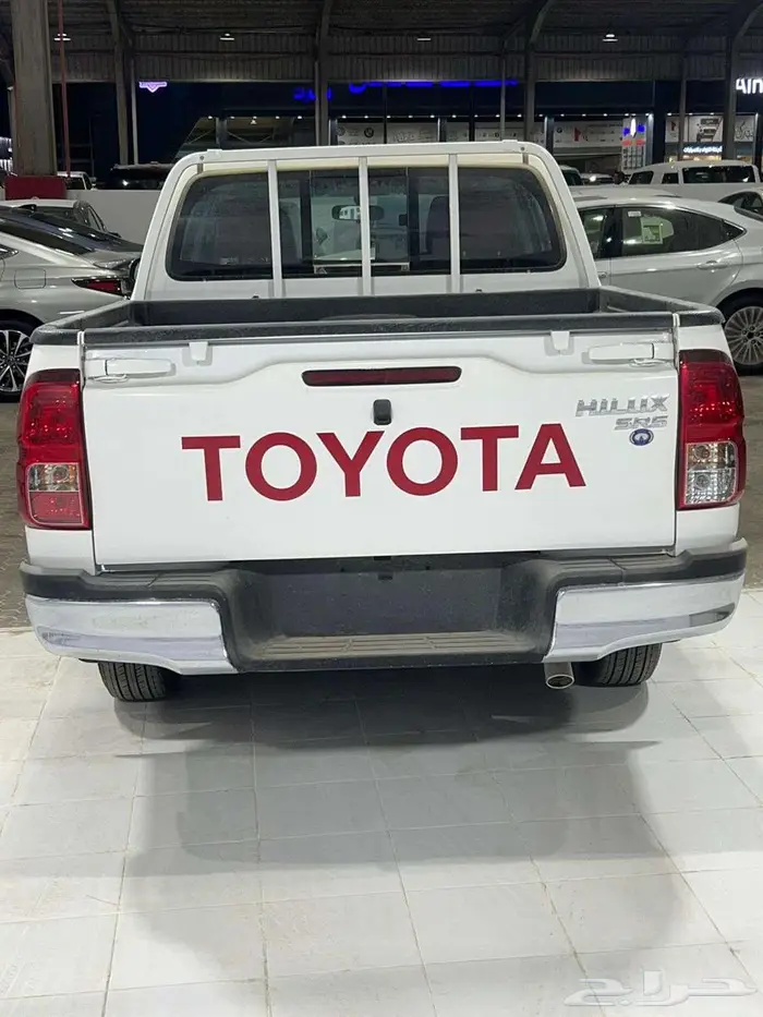 هايلوكس غمارتين اوتوماتيك بنزين كويتي 2025 3