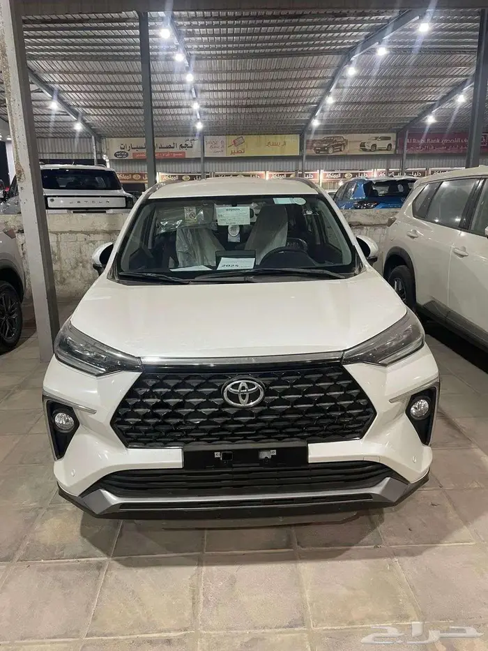 تويوتا فيلوز GLX بنزين 2025 1