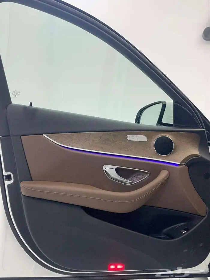 مرسيدس E200 2022 32