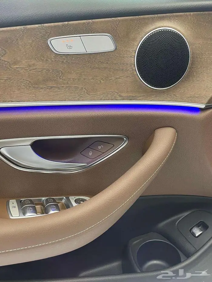 مرسيدس E200 2022 33