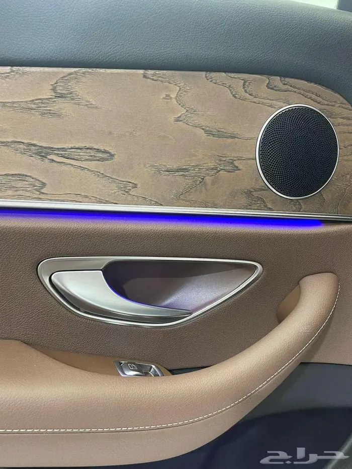 مرسيدس E200 2022 29