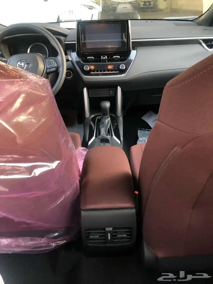 تويوتا كرولا كروس XLE هايبرد 2025 فضي بأقل سعر 3