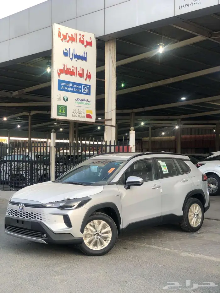 تويوتا كرولا كروس XLE هايبرد 2025 فضي بأقل سعر 0
