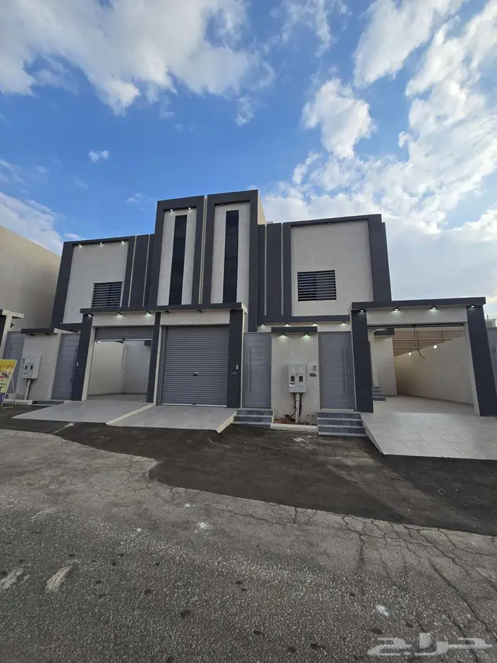 للبيع روف علوى مع ملحق 9غرف بمدخل سياره650 ألف طريق الثمانين 0