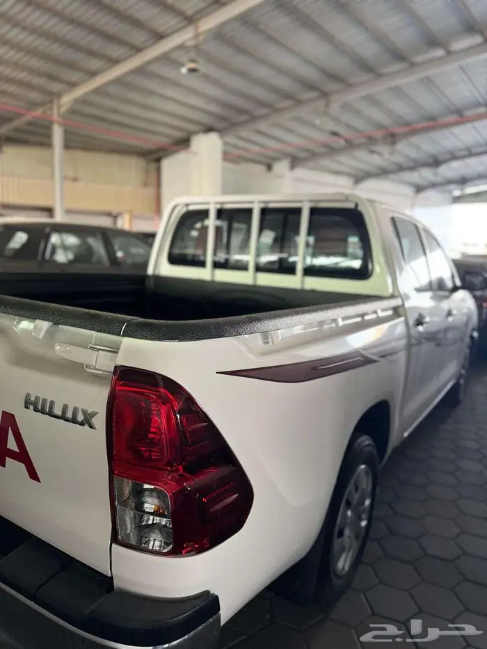 تويوتا هايلوكس GL موديل 2025 عروض على هامش الربح 3