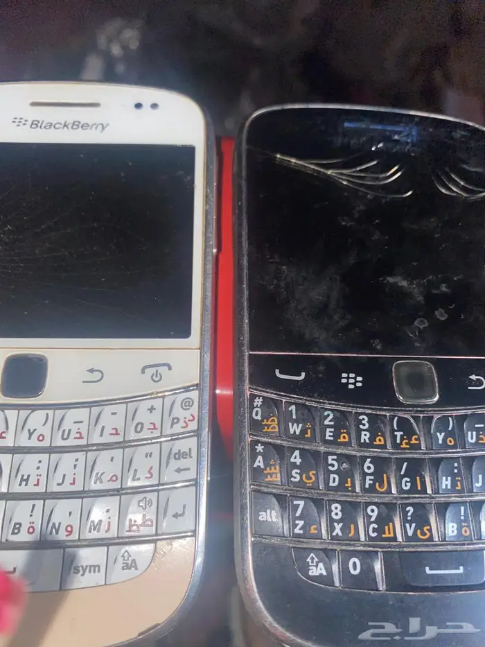 جوال بلاكبيري أبيض   أسود 0