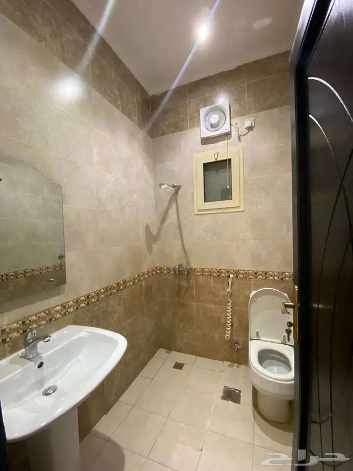 شقة للايجار بحي الربوة مكونة من 3 غرف 5