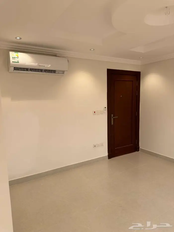 شقة للإيجار في حي الروضة بالمربع الذهبي 4