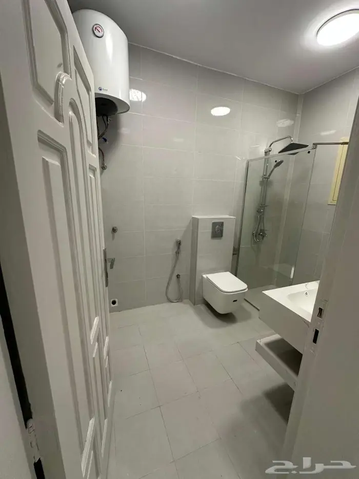 شقة للإيجار في حي الروضة بالمربع الذهبي 6