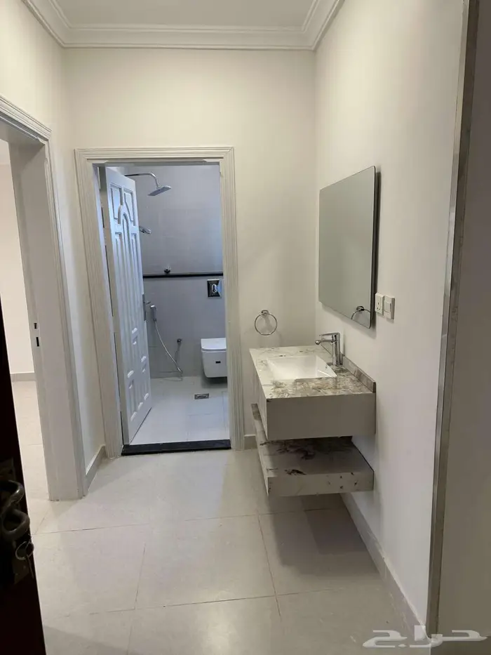 شقة للإيجار في حي الروضة بالمربع الذهبي 9