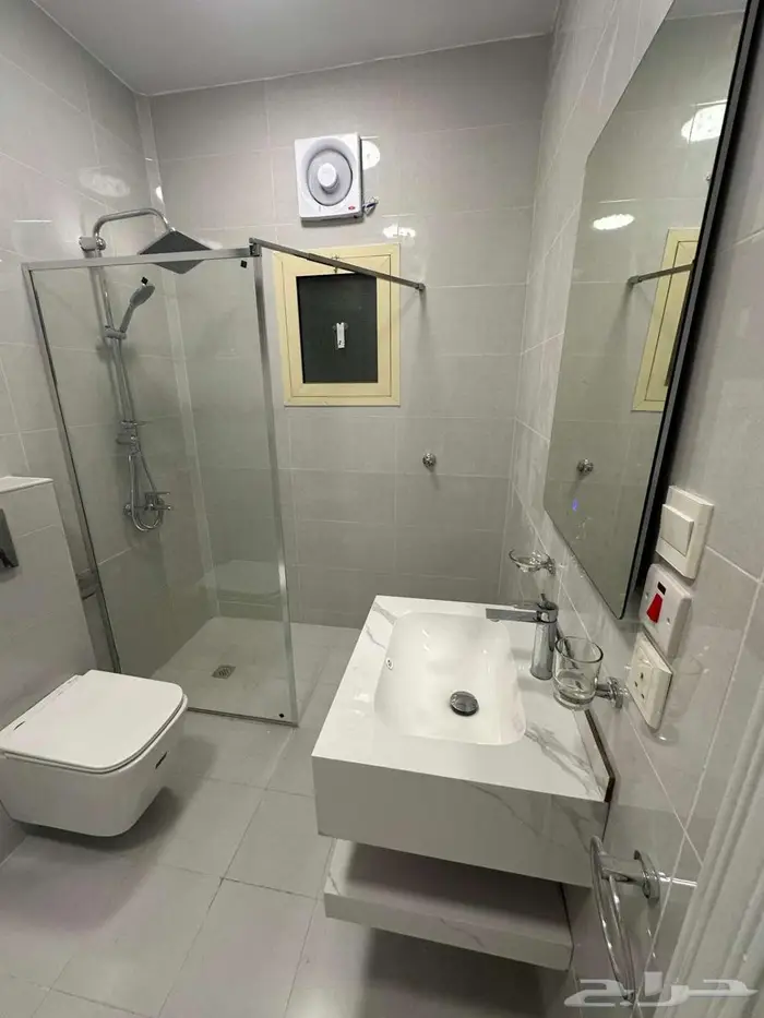 شقة للإيجار في حي الروضة بالمربع الذهبي 8