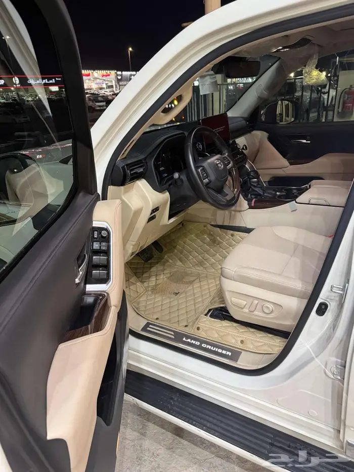 لاندكروزر 2024 GXR-L5 فل كامل سعودى ممشى 48500 الف 5