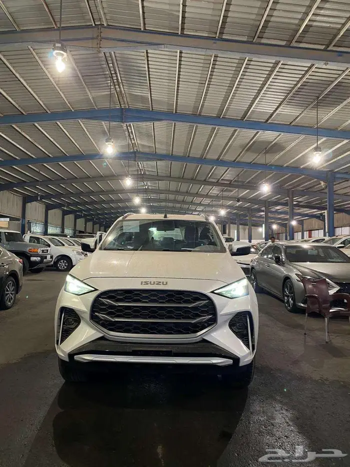 ايسوزو جيب أم يو أكس 2025 - أقل سعر 0