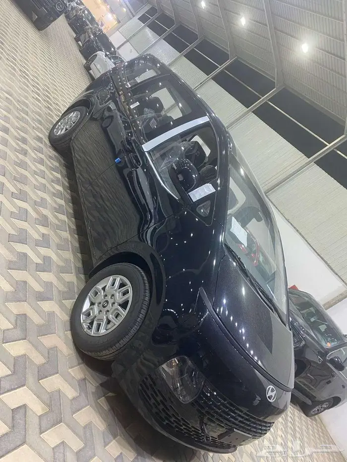 هيونداي ستاريا 9 راكب ديزل 2025 ( لدى شركة سفنز للسيارات) 1