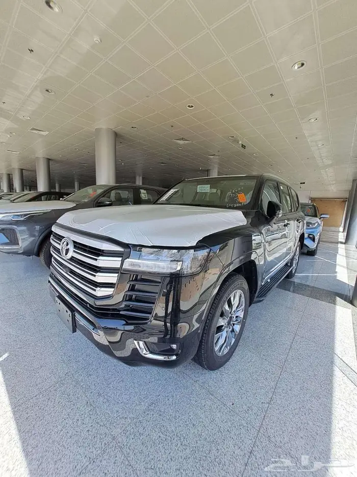 تويوتا لاندكروزر Gxr4 بنزين ( لون أسود ) 2026 3
