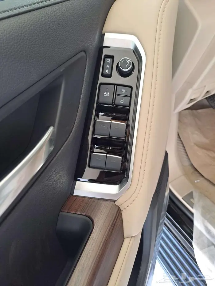 تويوتا لاندكروزر Gxr4 بنزين ( لون أسود ) 2026 10