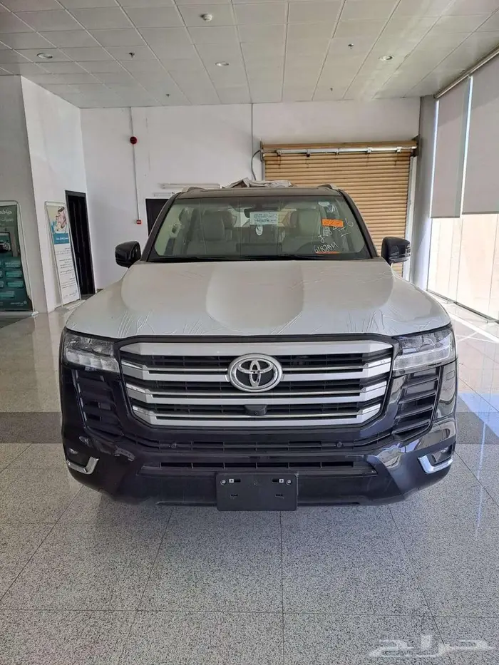 تويوتا لاندكروزر Gxr4 بنزين ( لون أسود ) 2026 9