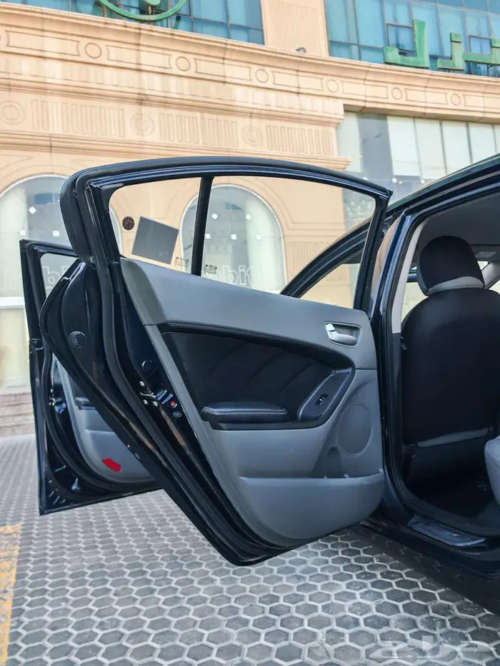 كيا سيراتو 2017 في قمة النظافة 26