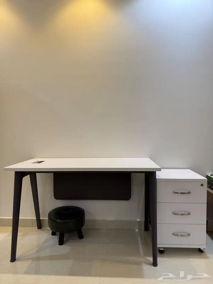 مكتب وكرسي للبيع 2