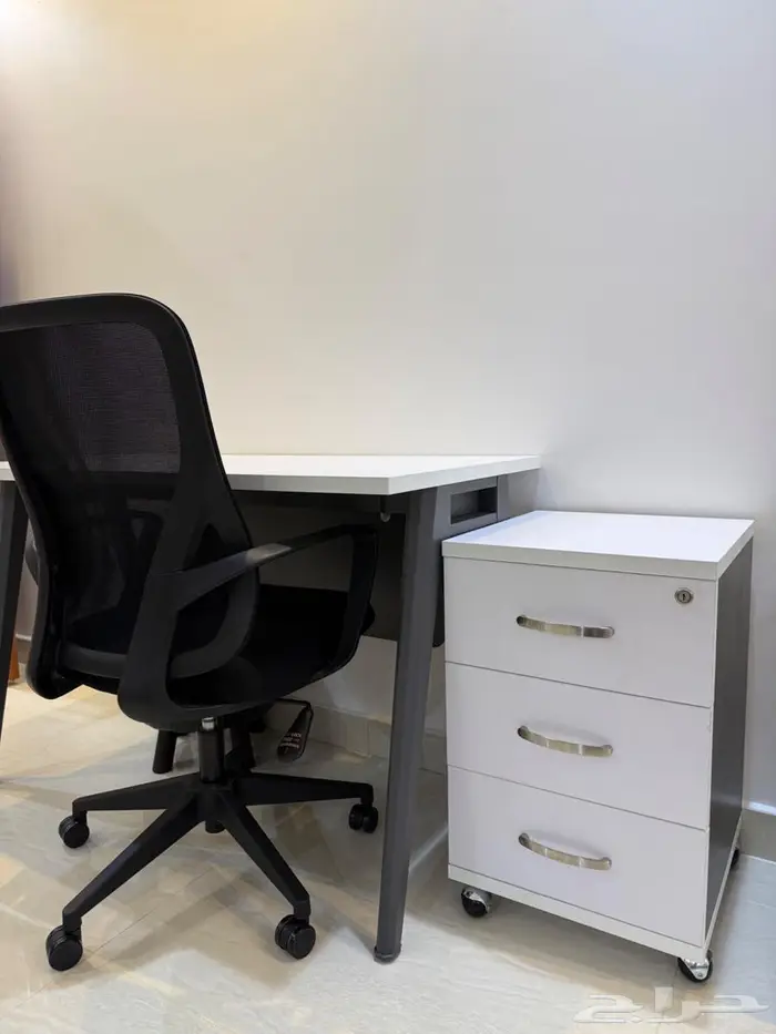 مكتب وكرسي للبيع 0