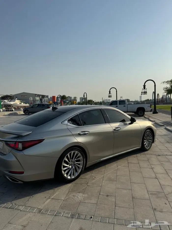 لكزس بريمي es cc2023 3