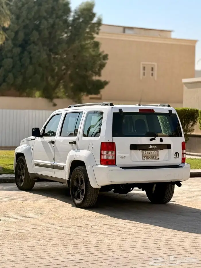 Jeep Cherokee 2011 1