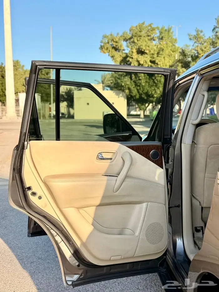 للبيع نيسان باترول SE2 2014 V8 نظيف جدا ممشى قليل 21