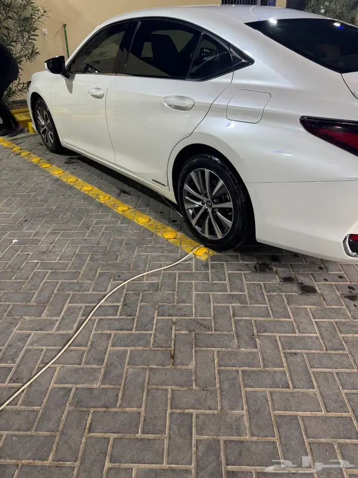 للبيع لكزس ES هايبرد موديل 2021 لون لؤلؤي 22