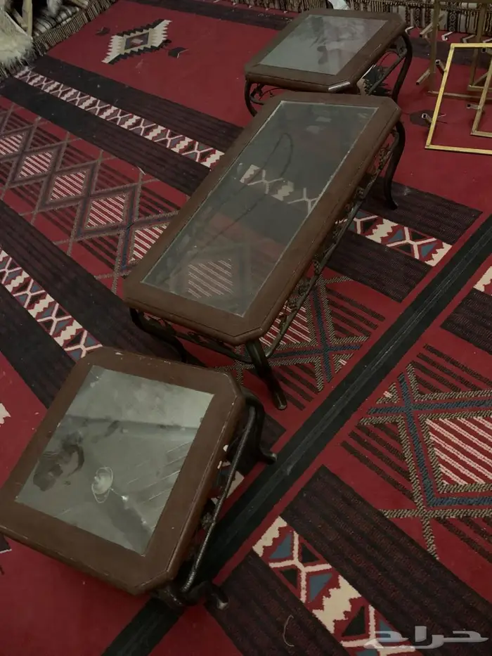 ثلاث طاولات 0