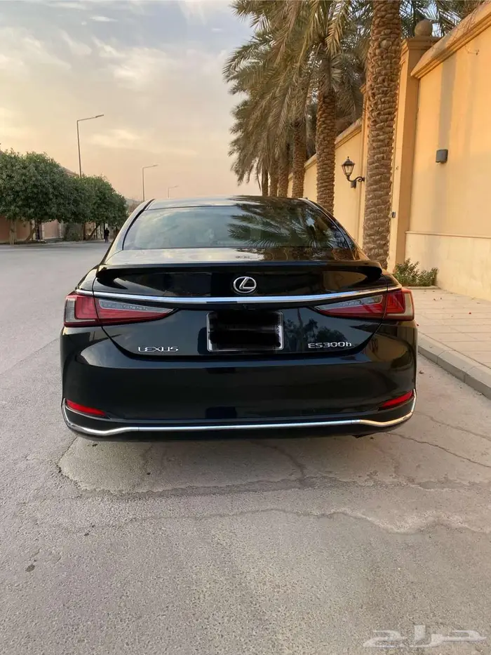 لكزس es300h هايبرد موديل 2023 اسود 4