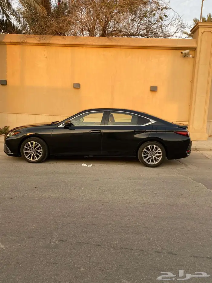 لكزس es300h هايبرد موديل 2023 اسود 5