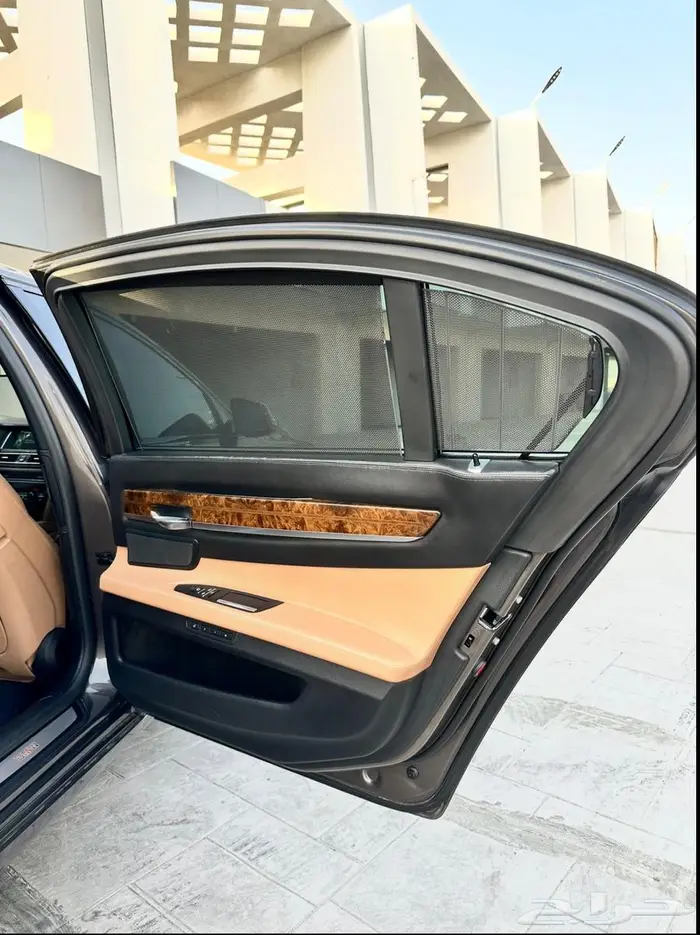 للبيع BMW 750 لارج فل كامل 2014 نظيف جدا 30