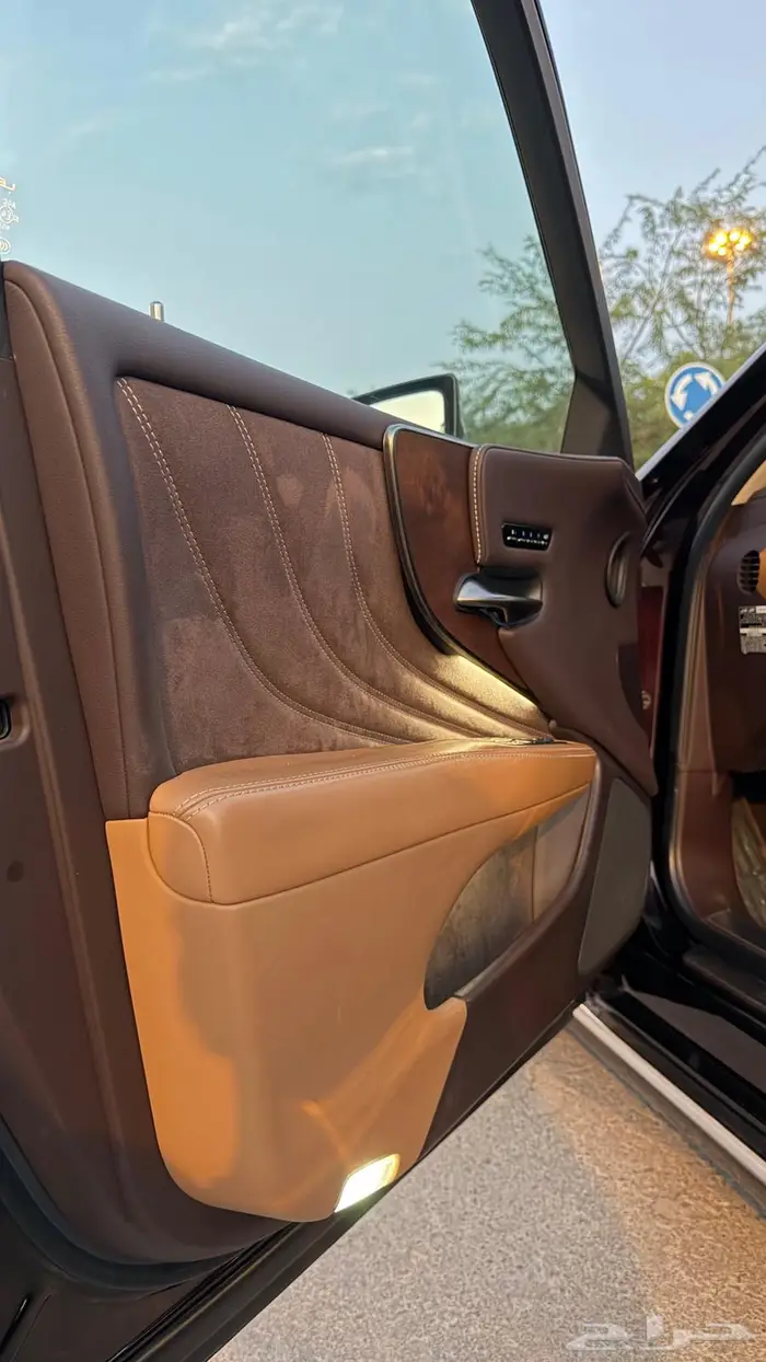 للبيع لكزس LS500H 16