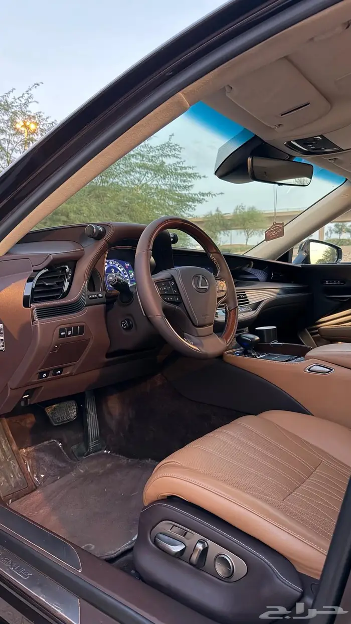 للبيع لكزس LS500H 14