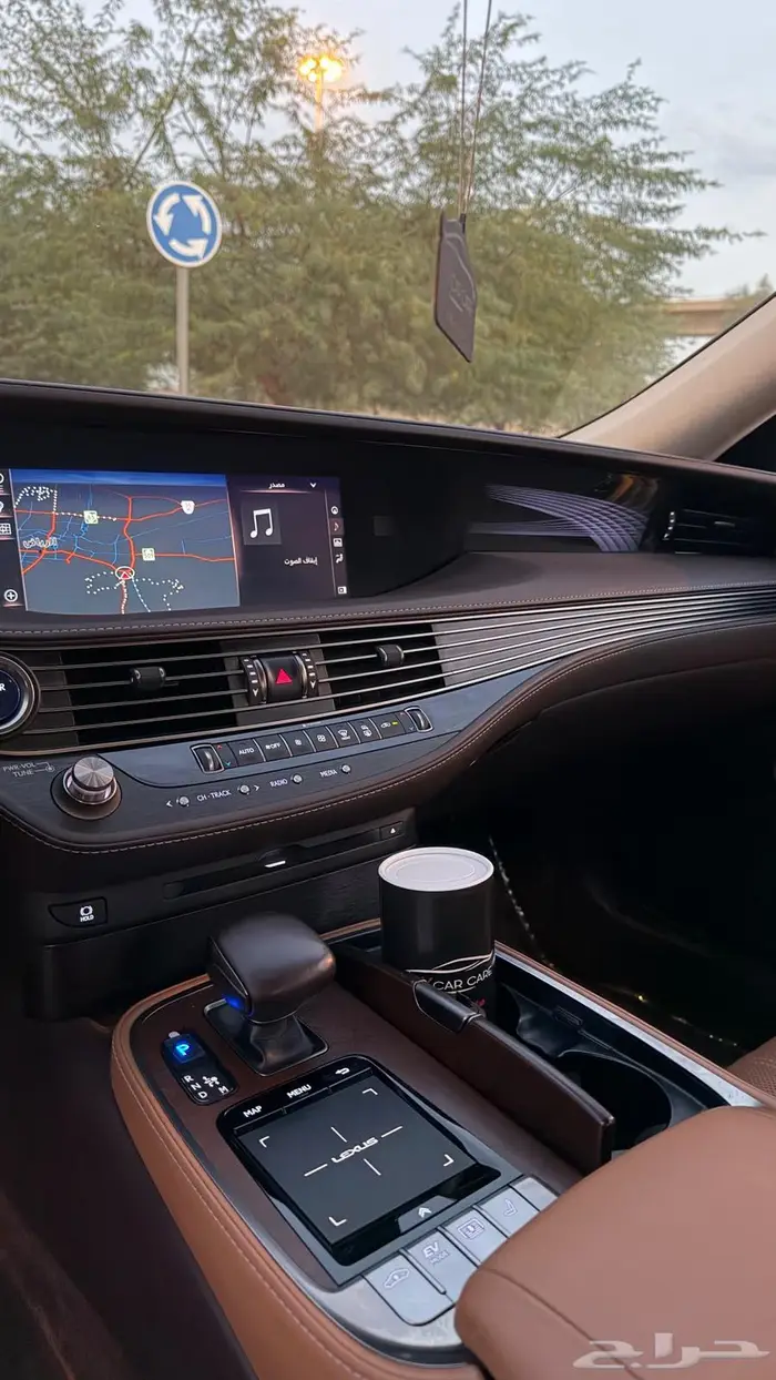 للبيع لكزس LS500H 15