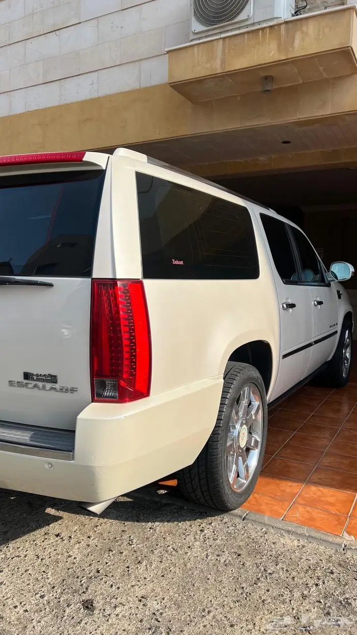 للبيع جمس اسكاليد نظيف جدا  2010 5