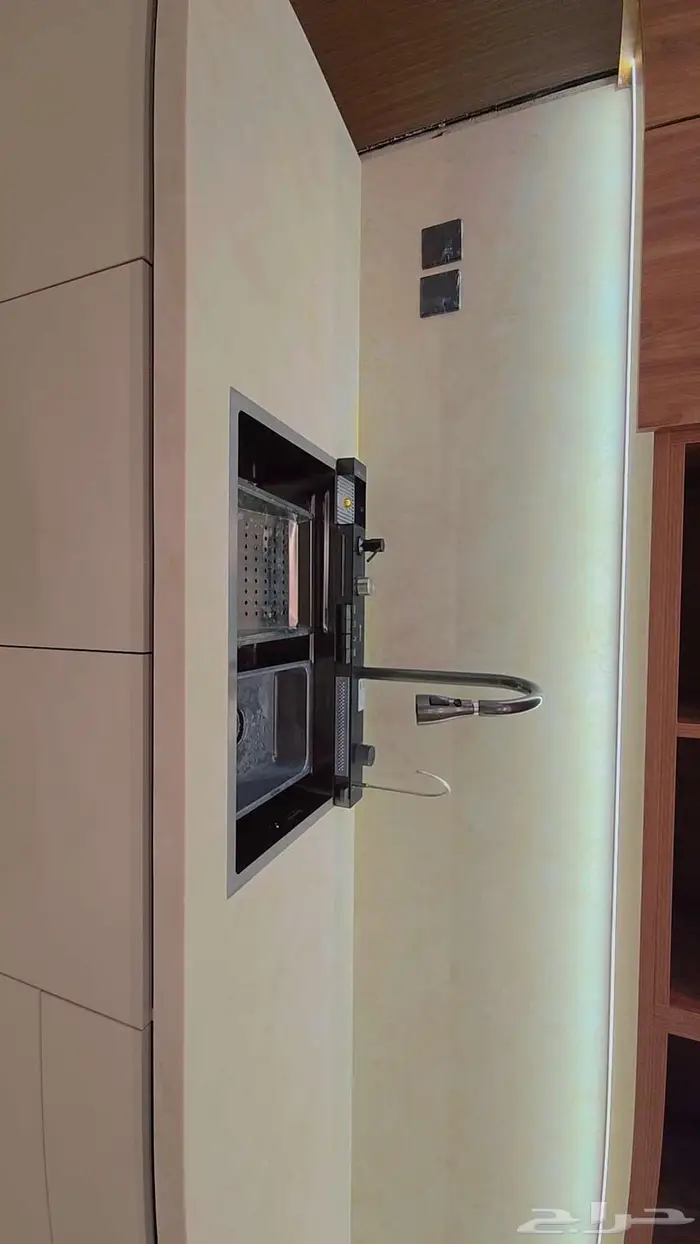 كافي للإيجار داخل برج سكني 4