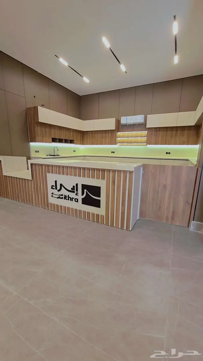 كافي للإيجار داخل برج سكني 0