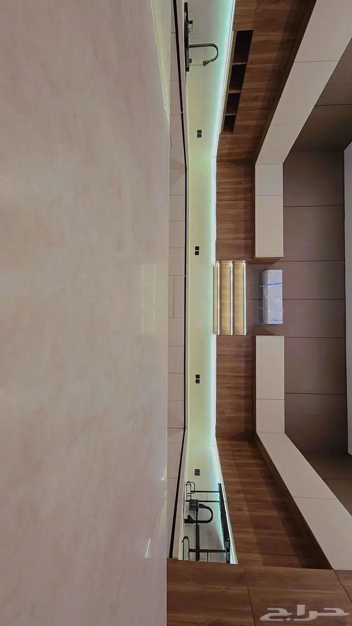 كافي للإيجار داخل برج سكني 3