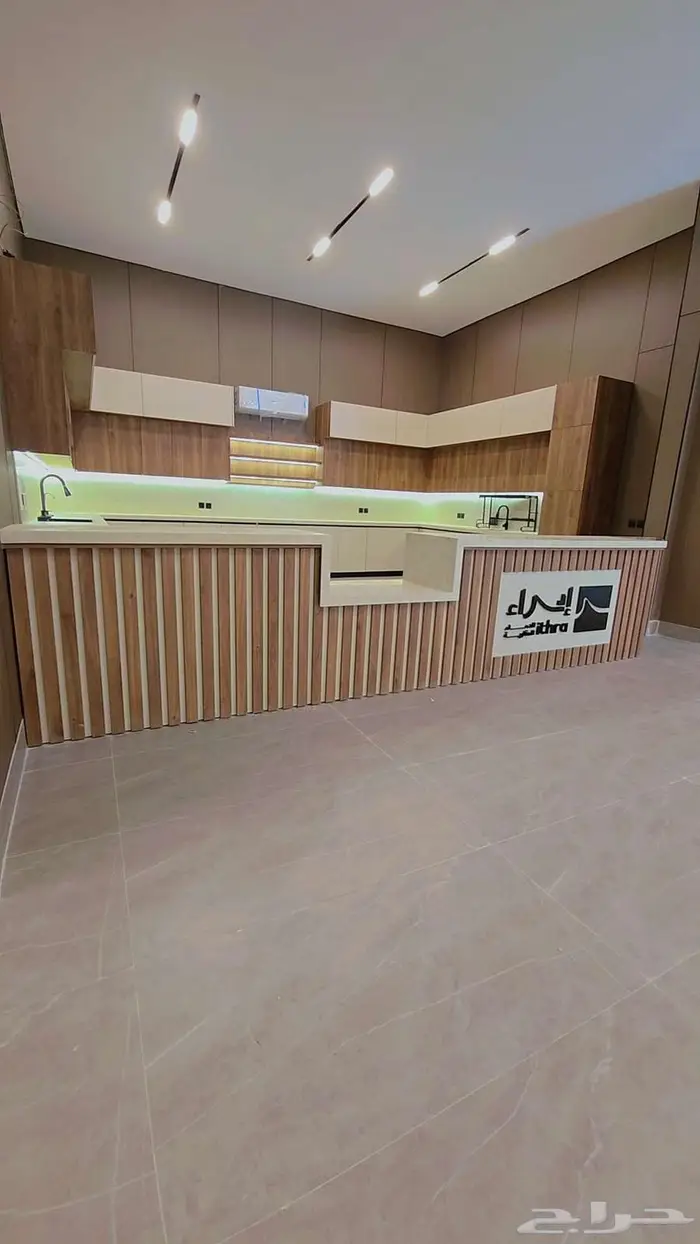 كافي للإيجار داخل برج سكني 8