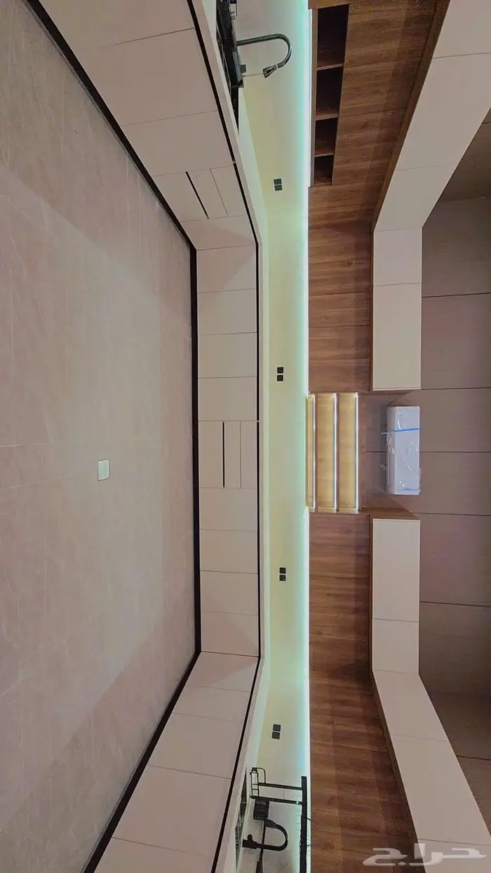 كافي للإيجار داخل برج سكني 7