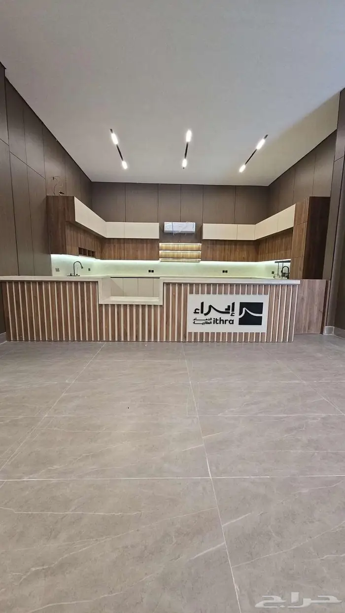 كافي للإيجار داخل برج سكني 2